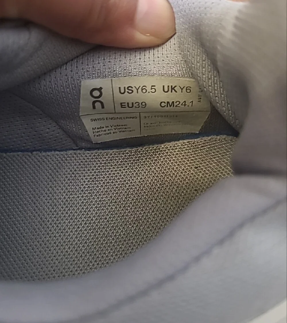 On Running women,s  Cloudtec Sneakers in Light Gray 6.5